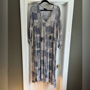 Vici Flowy V-Neck maxi Dress in Blue and Cream